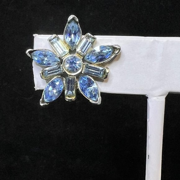 Vintage Pell Silver Tone Blue Rhinestone Clip On Earrings (3290) - Picture 2 of 7